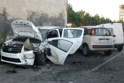 Carambola Tra Auto Ferite Tre Persone Gazzetta Di Reggio