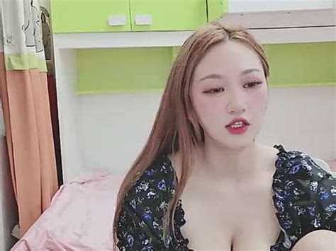 Sunshine Q Naked Stripping On Cam For Live Sex Video Chat Gyrls