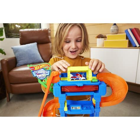 Ігровий набір Автомийка Шалені віражі Hot Wheels HTN80