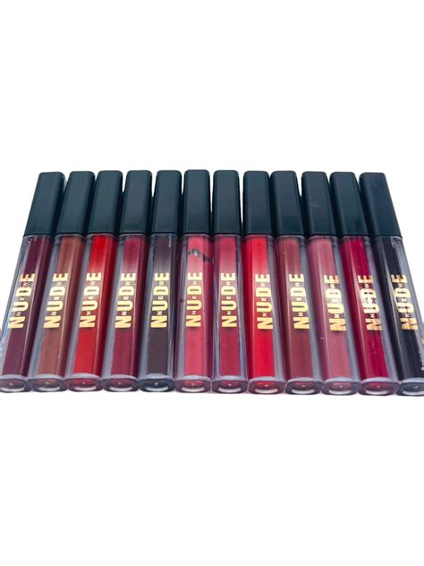 DOCENA LIP GLOSS NUDE CAJA NEGRA Ecoremates