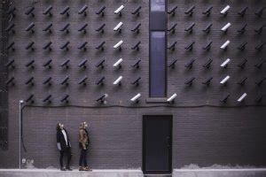 how to know if someone is tracking your phone