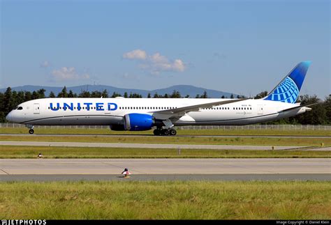 N12021 Boeing 787 10 Dreamliner United Airlines Daniel Klein