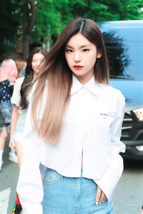female idols   gorgeous charming cat eyes koreaboo