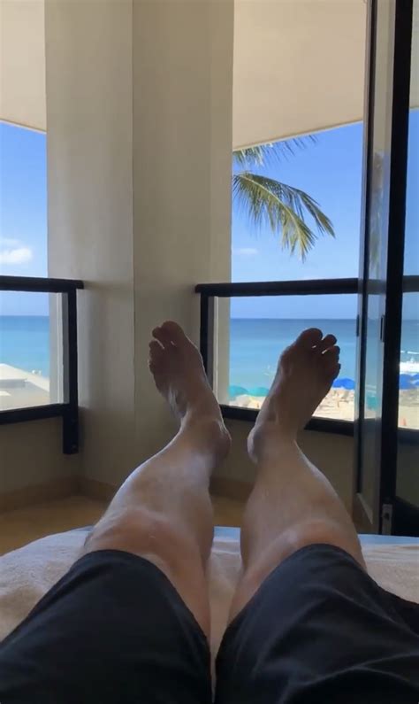 Gary Owen's feet