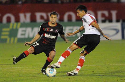 Newells estrenó camiseta y el equipo siguió de racha