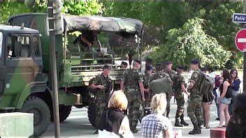 Eiffel Tower In Parice France Is Where This Public Sex Threesome Took Place XVIDEOS