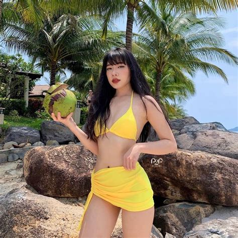 Bikini 3 mảnh bộ tam giác phối váy màu vàng P2P Bikini Thương hiệu đồ bơi nữ đồ bơi nam