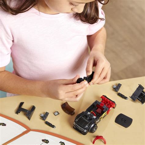 Masina De Curse Cu Pilot Hot Wheels Mega Cadillac Ats V R HHL