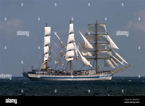 Russian Tall Ship Mir 2004 Stock Photo Alamy