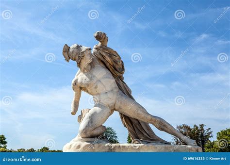 Tuileries Garden Statue Tuileries Garden Jardin Des Tuileries Is A