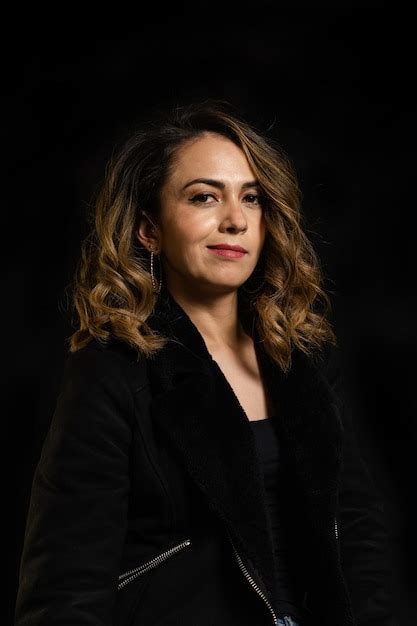 Retrato Dram Tico De Jovem Latina Atitude Confiante Arrogante Mulher Independente E