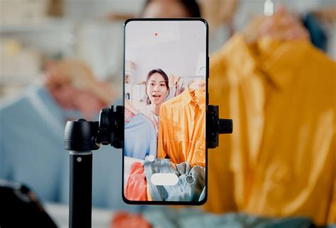 Ng Nh Livestream Hot Th N O M N N Ho Ng Kem Tr N Rihanna C Ng Tham Gia Vietcetera