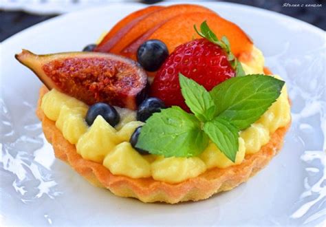 Тарталети с ванилов крем и ябълка с канела