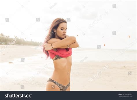Sexy Slim Woman Sensual Bikini On Foto Stok 488940547 Shutterstock