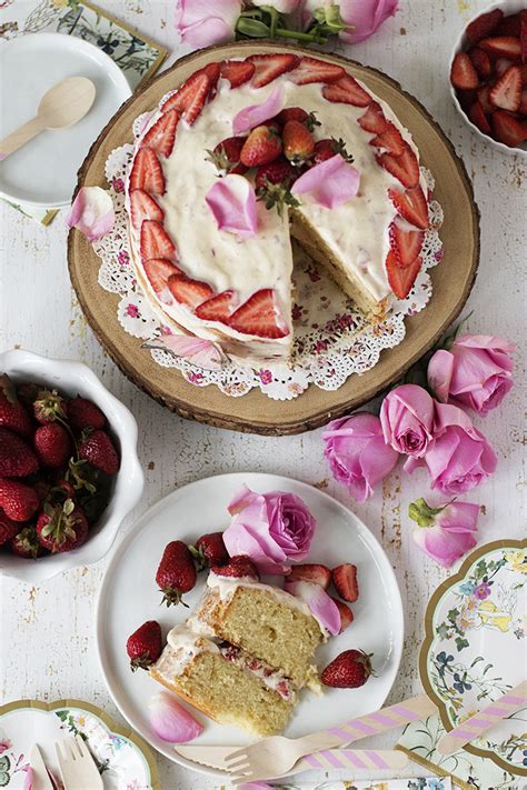 VANİLYALI ÇİLEKLİ NAKED CAKE Damy s Kitchen