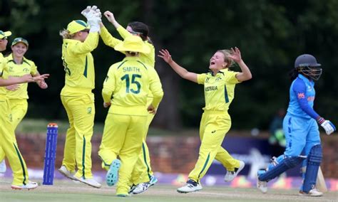 Women S U T World Cup Australia Thrashes India After Limiting