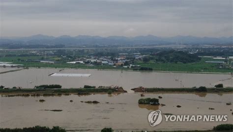 논산천 제방 붕괴에 농경지 침수 연합뉴스