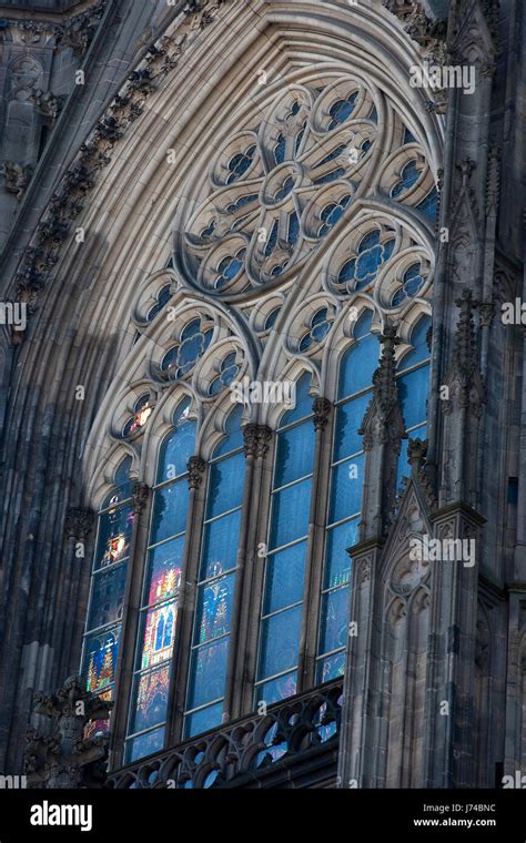 cologne cathedral north transept window outside Stock Photo - Alamy