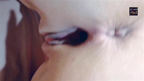 وقتی کصمو خیس میکنه و با کیر گندش تا ته میکنه تو کص تنگم جیغمو در میاره Free Porn Videos YouPorn