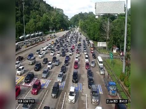 Aliran Trafik Perlahan Warga Kota Bercuti Kosmo Digital