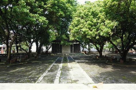 Mengenal Lebih Dekat Si Tampan Taman Pancasila Di Kampus UNY UNY