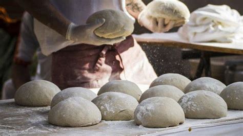 Tips Membuat Roti Mengembang Sempurna Adonan Kue