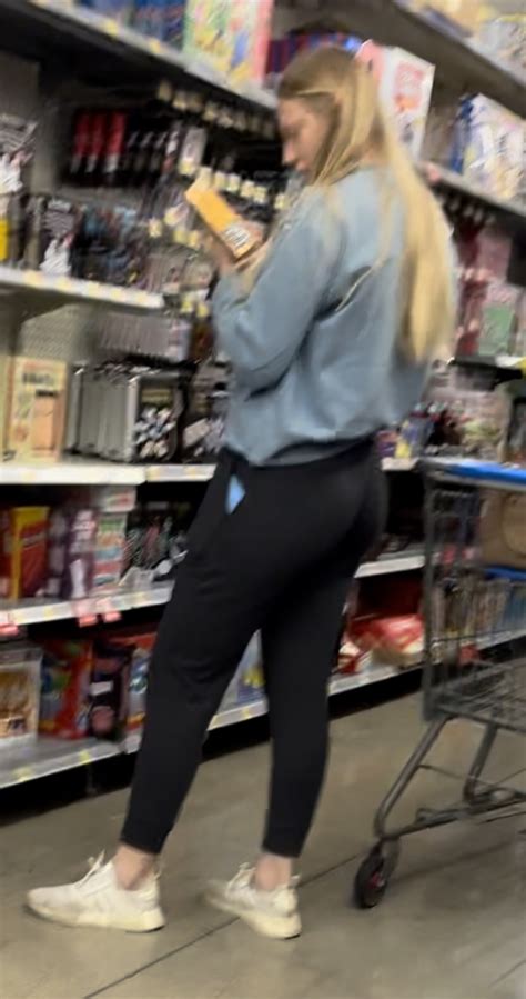 Blonde In Sweatpants Ass Forum