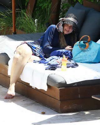 Jewel Kilcher Shows Off Her Round Ass In Floral Bikini Bottom At The Pool In Mia Porn Pictures