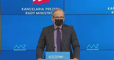 Luzowanie obostrzeń na wakacje Konferencja premiera i ministra zdrowia