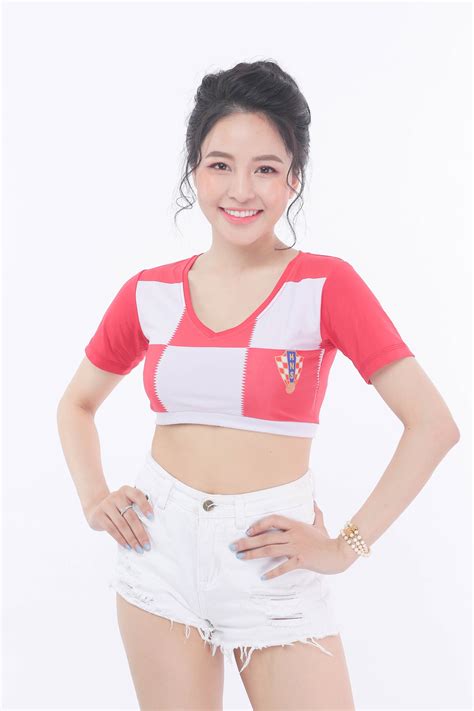 Toàn tập bộ ảnh hot girl Trâm Anh gợi cảm bên đồ công nghệ