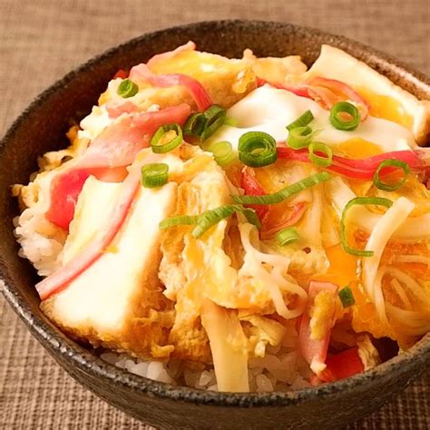 さっと簡単 厚揚げとカニカマの卵とじ丼 作り方・レシピ クラシル