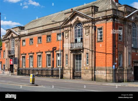 manchester historic building uk  res stock photography  images alamy