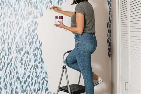 I Mimic The Wallpaper Do A Diy Brushstroke Accent Wall Accent Wall