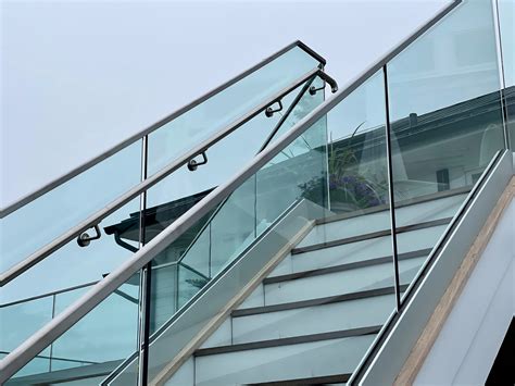 Base Shoe Railings - Glass Railing Company & Railing Installer