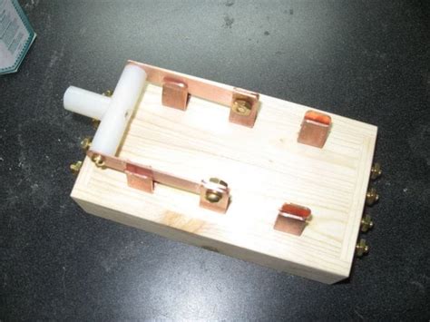 Безопасная розетка, простая схема с секретом