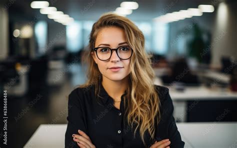 Foto De Motivated And Creative Blonde Executive Strategizing With Team In A Blurry Office