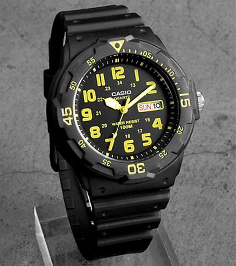 Мужские наручные часы с ударостойким акриловым стеклом Casio MRW-200H ...