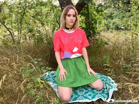 Hot Teen Strips Naked In The Woods Pics Xhamster