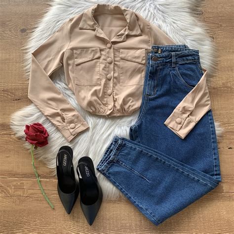 Cropped Camisa Golinha e Botões Encapados Nude DONDOCA Dondoca Moda Feminina