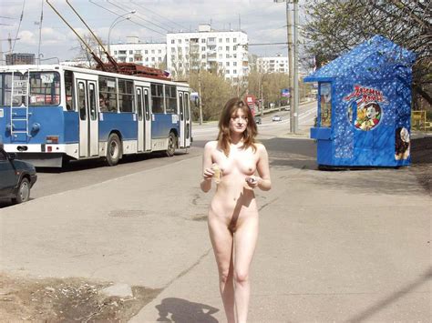 Naked Girl Buys Some Things In The Kiosk Russian Sexy Girls