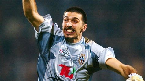 Такой разный Буффон | UEFA Champions League 2015/16 | UEFA.com