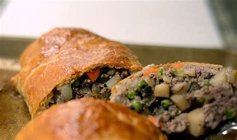 Ground Beef Wellington Recipe - KaTom Blog | Beef wellington, Ground ...