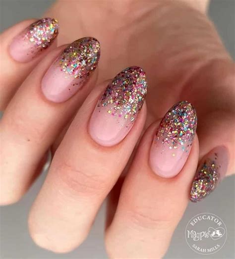 46 Glitter Ombré Nails To Glam Up Your Manicure