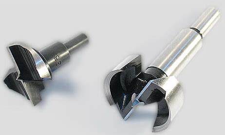 Отверстие в искусственном камне