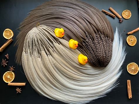 Braune und blonde doppelendige Zopfverlängerungen mit bioeiweißem Kunsthaar klassische Zöpfe