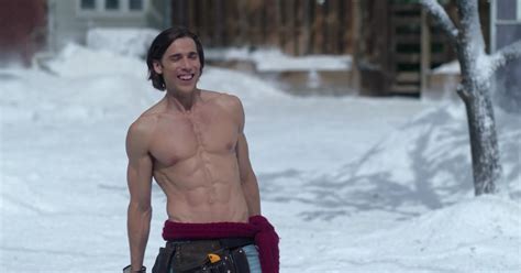 AusCAPS Dustin Milligan Shirtless In Hot Frosty