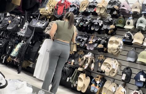 Oc Hot Latina In Tight Leggings Spandex Leggings Yoga Pants