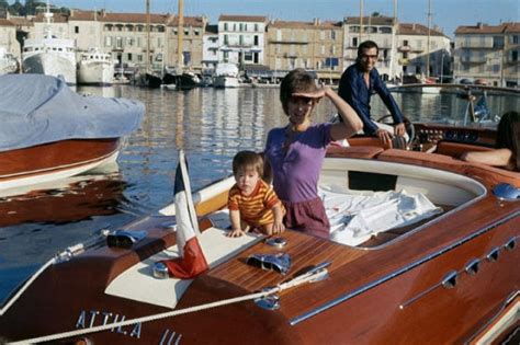 Adorable Family Photos Of Jane Fonda With Her Daughter And Husband In 1969