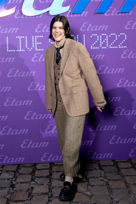 L A Elui Renversante En Lingerie Avec Son S Duisant Compagnon Au D Fil Etam Le Diaporama