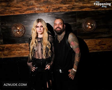 Avril Lavigne Flaunts Her Sexy Tits At Ashton Michael Atelier 10th Anniversary Celebration AZNude
